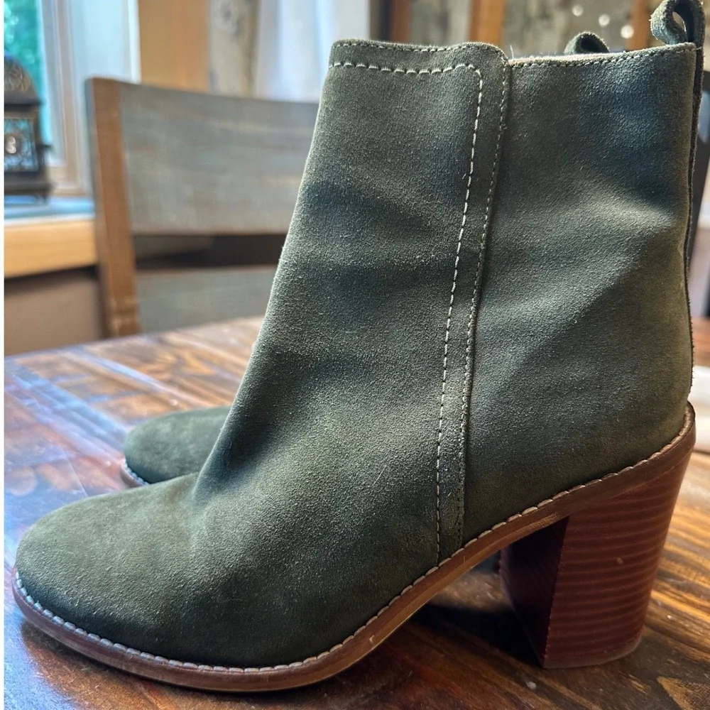 Seychelles Boots Olive Green Suede Block Heel Ankle Booties Woman's Size 8.5 Hel